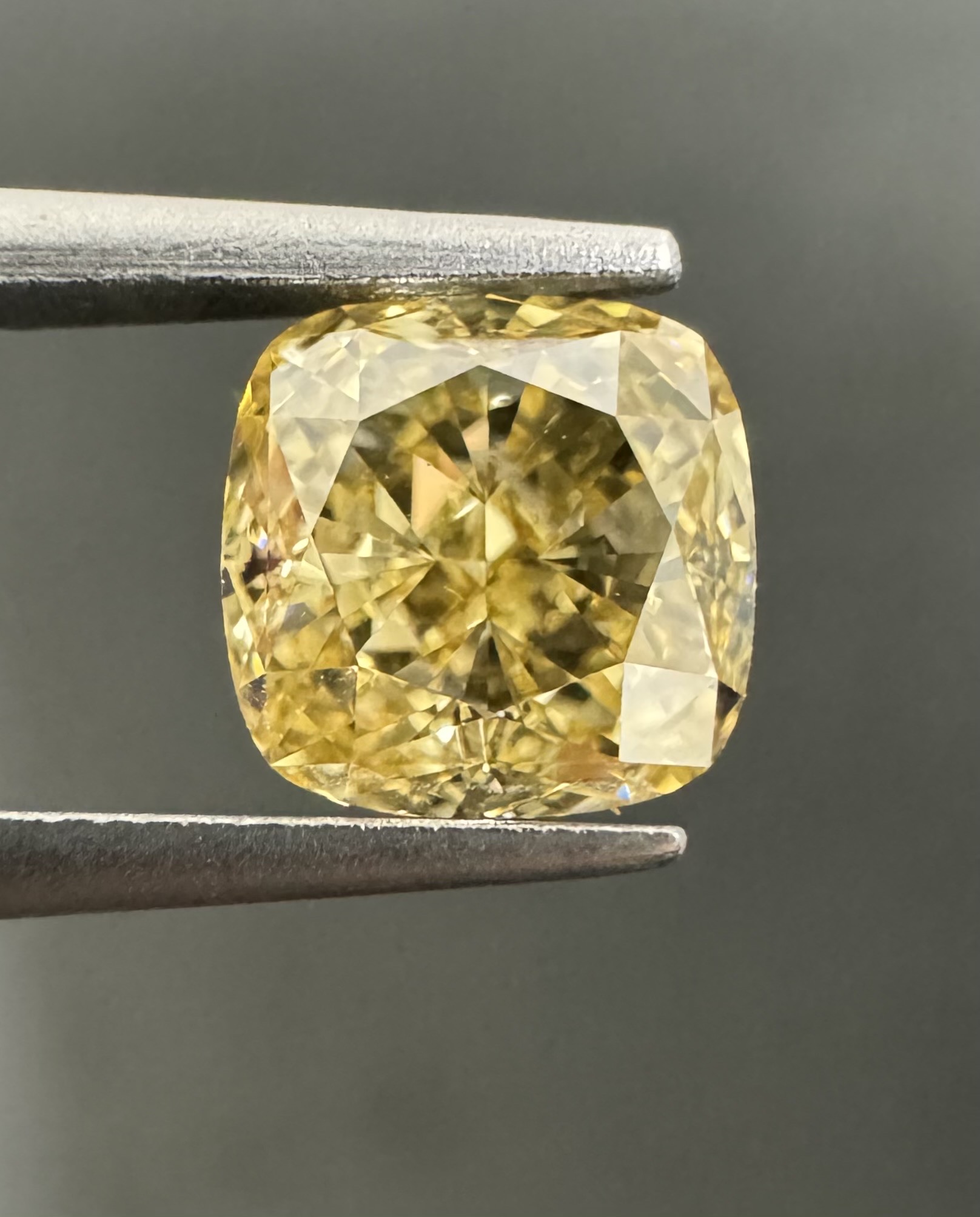 Cushion · 1.02 ct